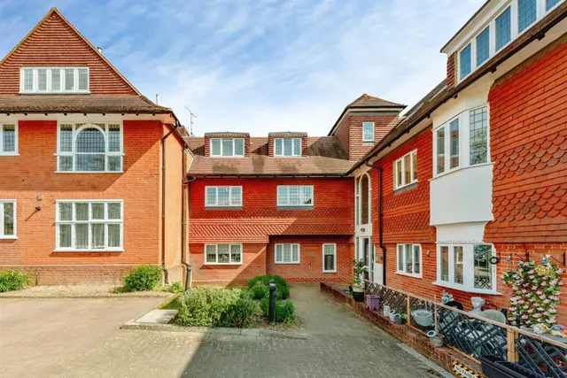 London Road South, Merstham, Redhill, photo 1