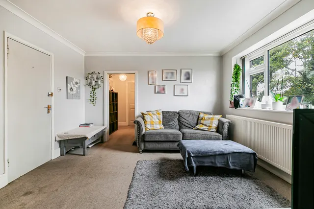 Wendover Road, Staines-upon-Thames, TW18, photo 2