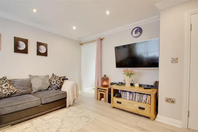 Photo 2 — Newtimber Avenue, Goring-By-Sea, Worthing