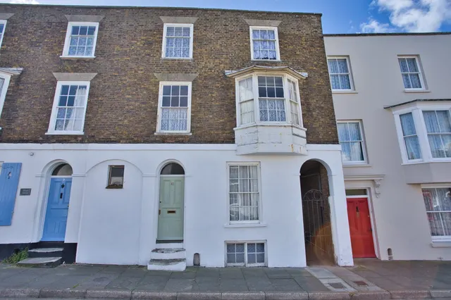 4 bedroom house, Alfred Square, Deal, CT14