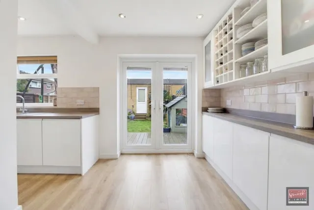 Hawksway, Staines-upon-Thames, TW18, photo 3