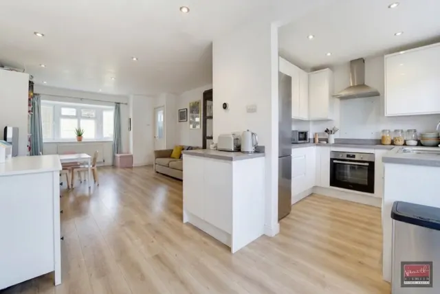 Hawksway, Staines-upon-Thames, TW18, photo 2