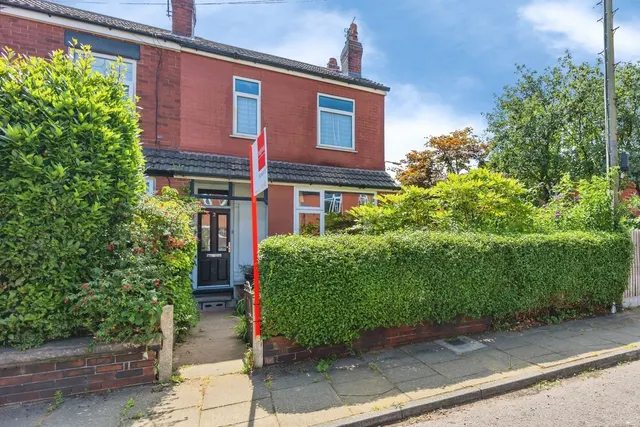 Skaife Road, Sale, Greater Manchester, M33, photo 1