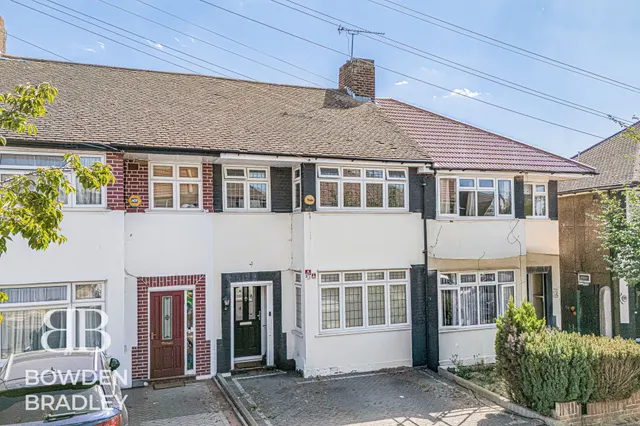 Hanover Gardens, Hainault, IG6, photo 1