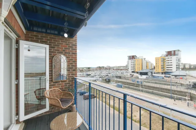 Photo 3 — Bermuda Place, Eastbourne