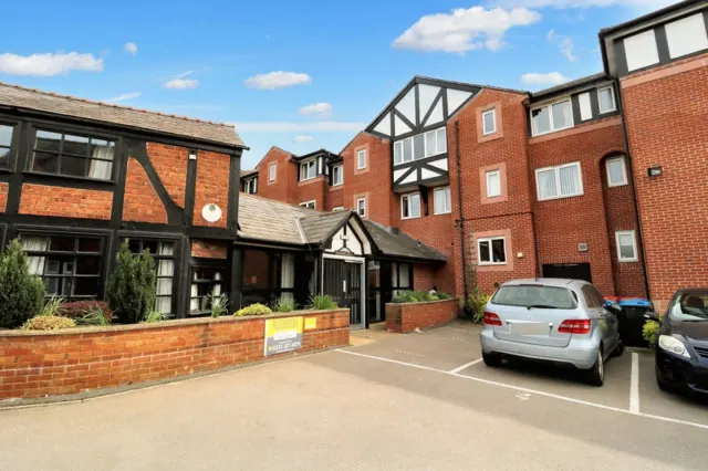 London Road, Northwich, photo 1