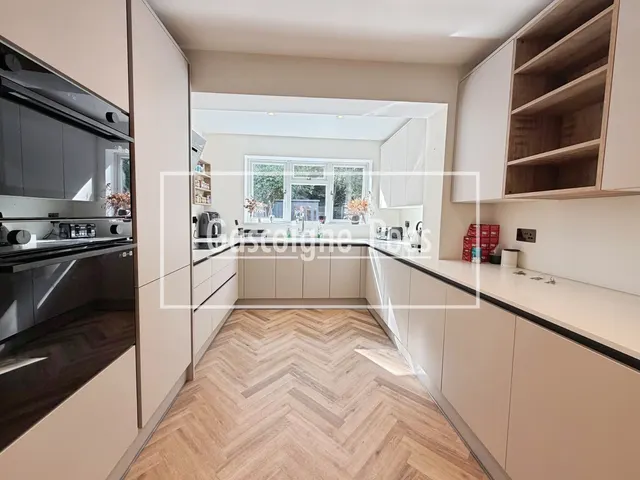 Lovelace Drive, GU22, photo 3