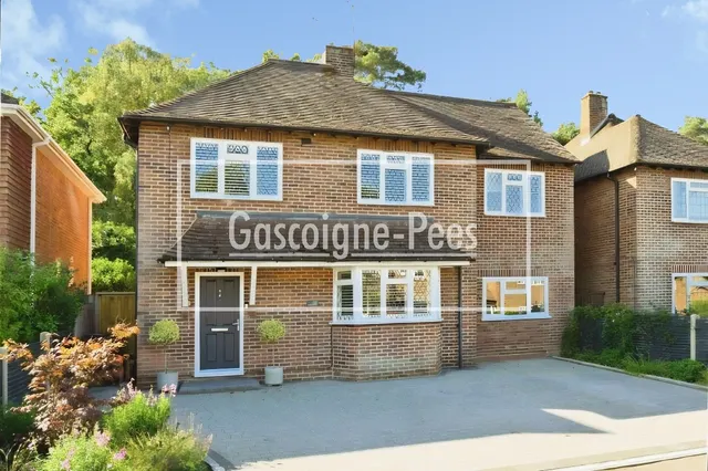 5 bedroom house, Lovelace Drive, GU22