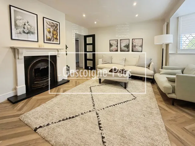 Lovelace Drive, GU22, photo 2