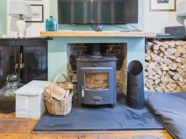 Photo 3 — High Street, Upnor, Rochester, ME2 4XG