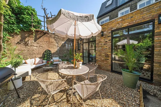 Photo 3 — Oakhill Place, Putney, SW15