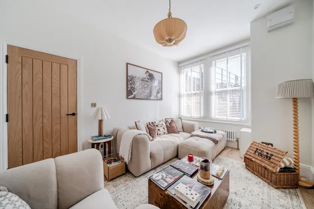 Photo 2 — Oakhill Place, Putney, SW15