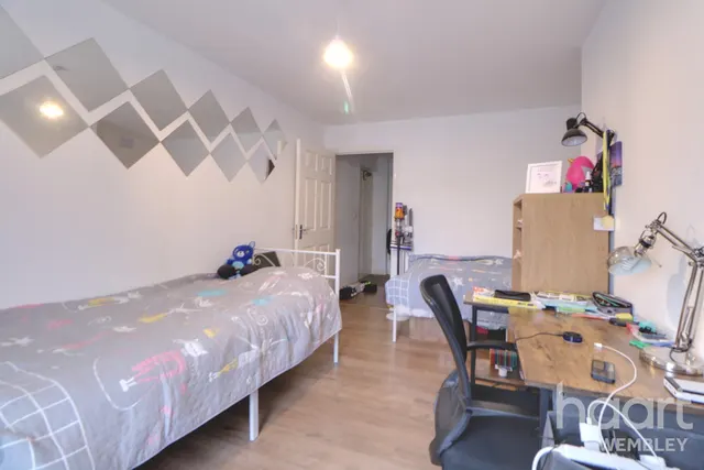Forty Lane, Wembley, HA9, photo 2