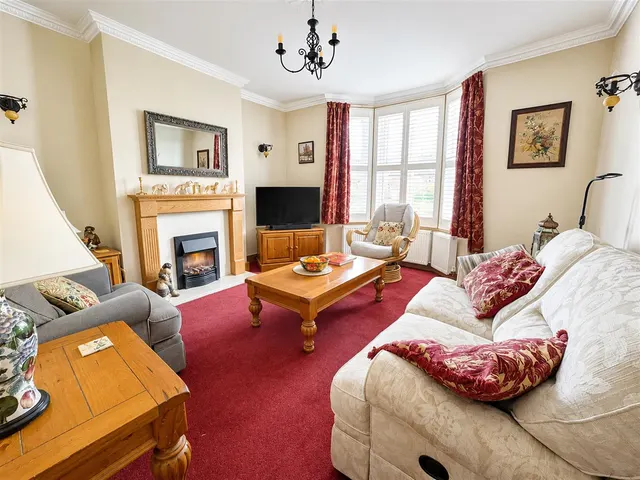 Photo 2 — Harcourt Road, Uckfield, TN22 5DS