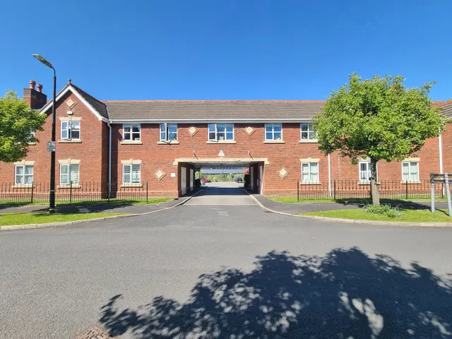 Balliol Court, Sale, photo 1