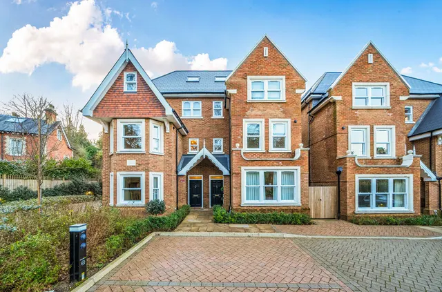 Heronwood Gardens Welcomes Road, Kenley CR8 5GY, photo 1