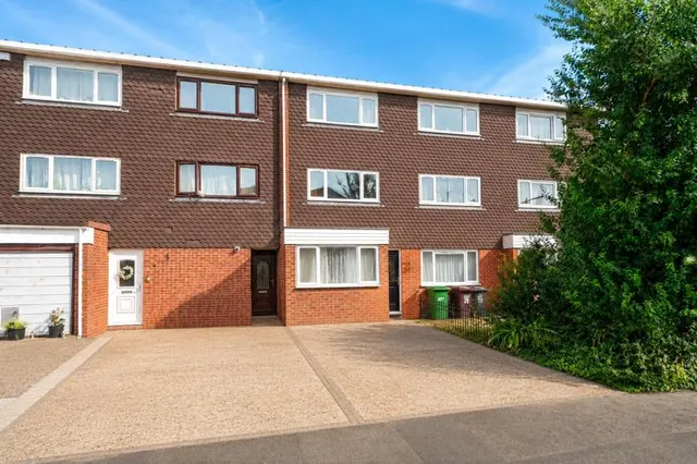 Cheviot Road, Slough, SL3, photo 1