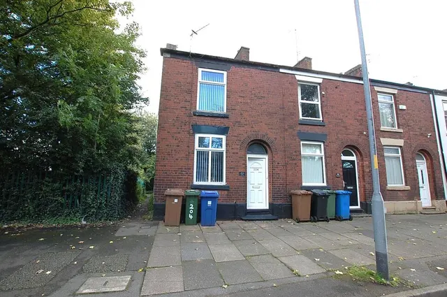 Kings Road, Ashton-under-Lyne, OL6, photo 1