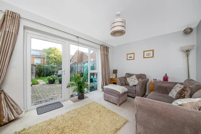 Photo 2 — Pinson Way, Orpington, BR5 4FP