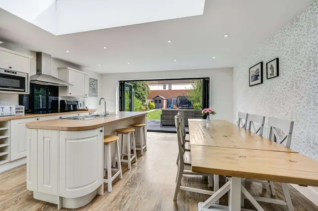 Photo 3 — Moulsham Drive, Chelmsford, Essex, CM2 9PX