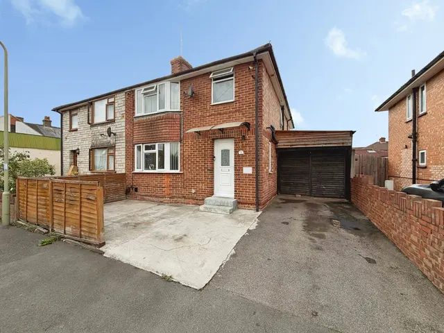 Institute Road, Aldershot, GU12 4DA, photo 1