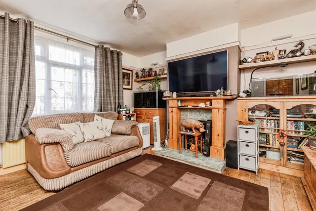 Photo 3 — Beauchamp Road, St. Leonards-On-Sea