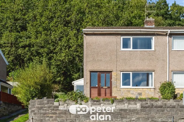 Shelone Road, Neath, SA11, photo 1