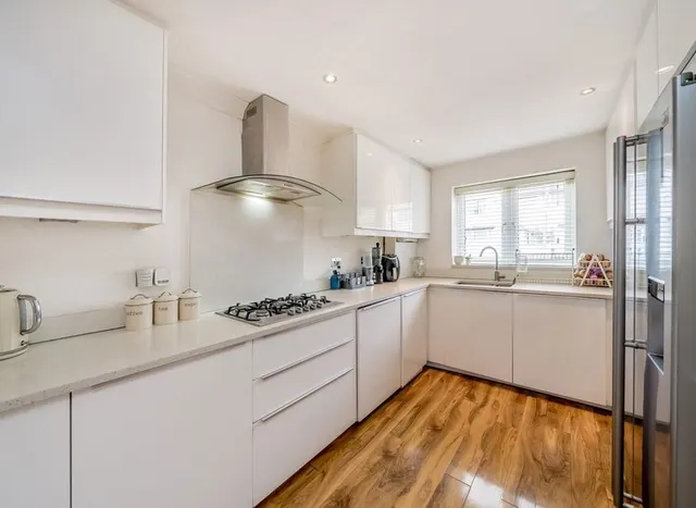Photo 3 — Ashbourne Road, Tooting, CR4