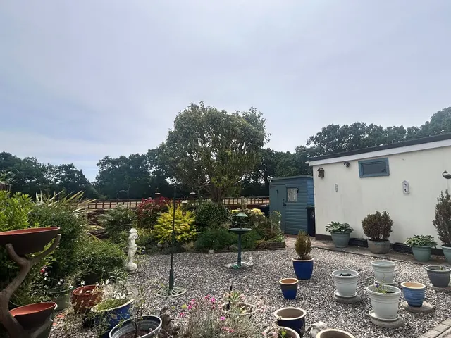 Compton Crescent, West Moors, BH22, photo 3