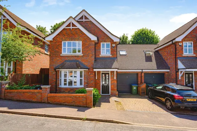 Trident Road, Watford, photo 1