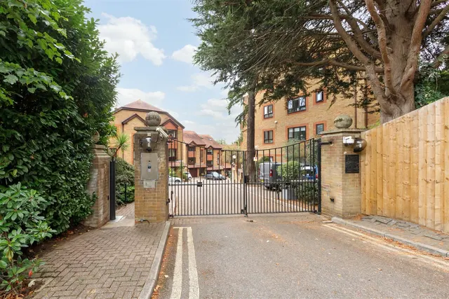 Thornbury Square, Highgate, N6, photo 2