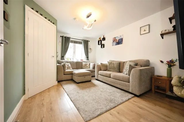 Photo 3 — Morpeth Crescent, Houghton Regis, Dunstable, Bedfordshire, LU5