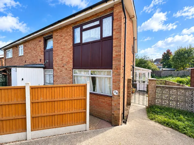 Legge Crescent, Aldershot, Hampshire, GU11 3NT, photo 1