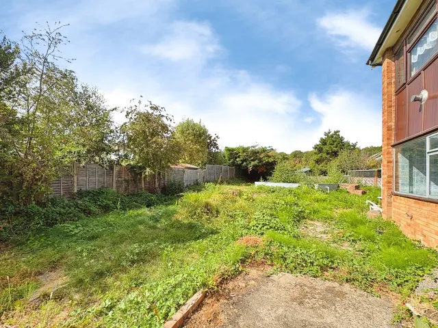 Photo 2 — Legge Crescent, Aldershot, Hampshire, GU11 3NT