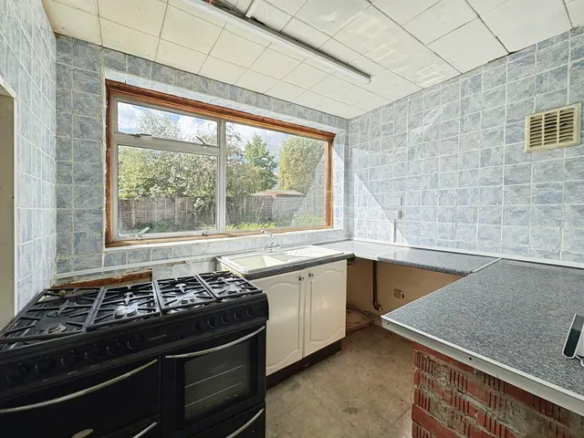 Photo 3 — Legge Crescent, Aldershot, Hampshire, GU11 3NT