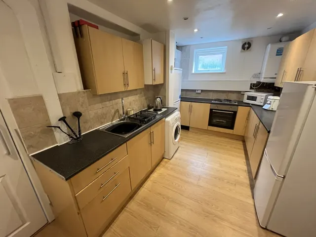 Ash Road, Headingley, LS6, photo 1