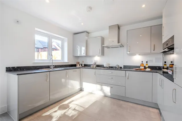 Amersham Road, HP15, photo 2