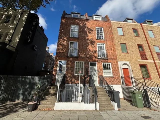 Lambeth Road, London, SE1, photo 1