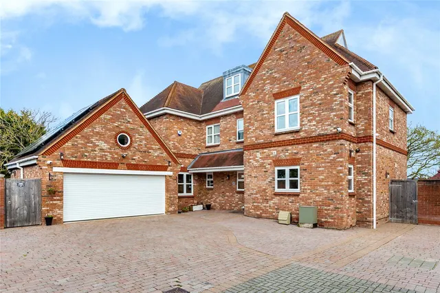 Station Road, Wickford, SS11, photo 1