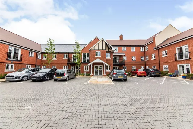 Hempstead Road, Bovingdon, HP3, photo 1