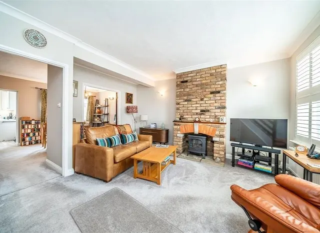 Clifton Road, Teddington, TW11, photo 2
