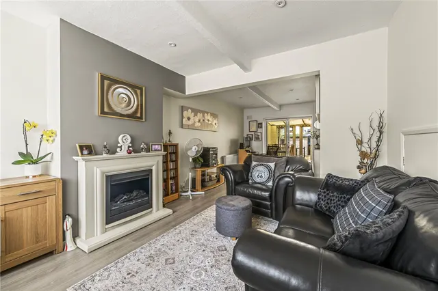 Photo 3 — St Johns Road, Hanworth, TW13 6NW