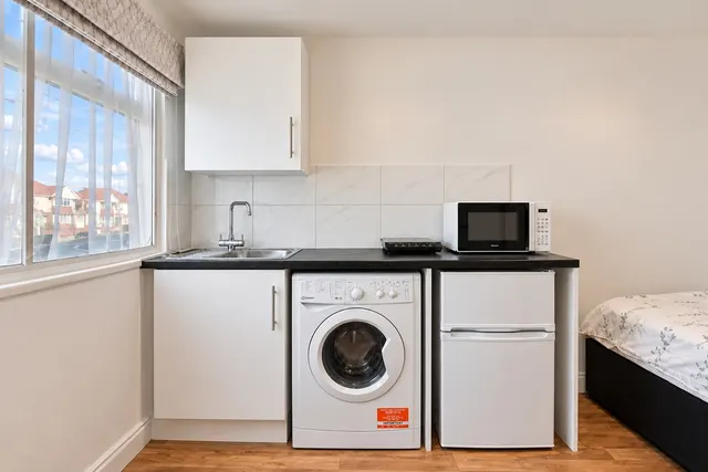 Great West Road, Hounslow, TW5, photo 3