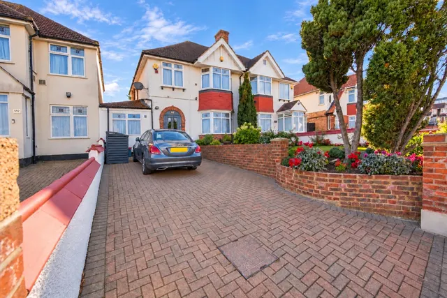 Great West Road, Hounslow, TW5, photo 2