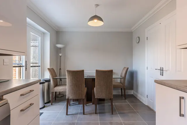 Modern Family Three Bedroom Home in H, photo 3