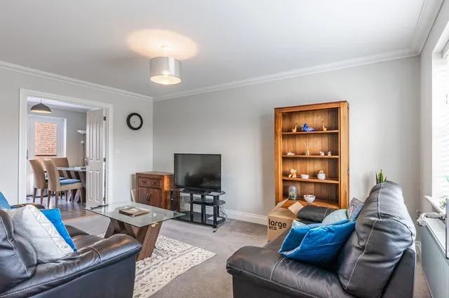 Modern Family Three Bedroom Home in H, photo 2
