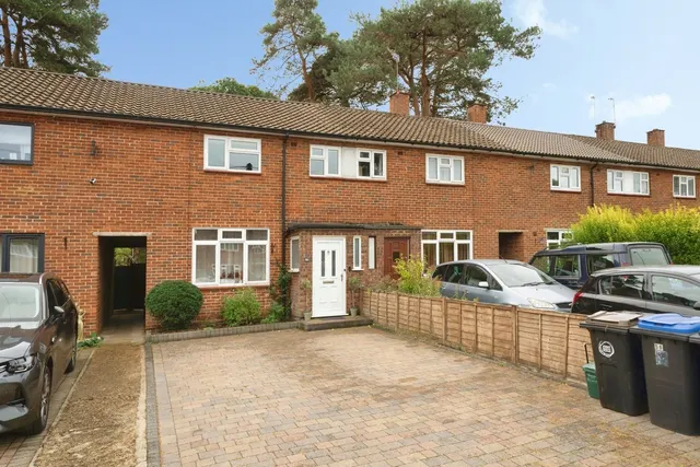 Albert Drive, Woking, GU21, photo 1