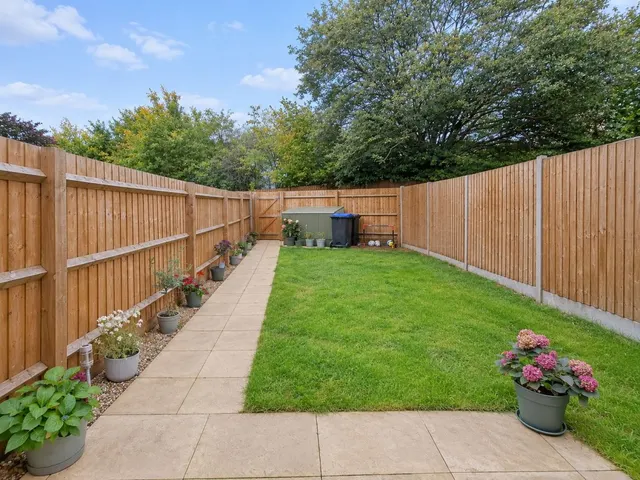 Hatfield, AL10, photo 2