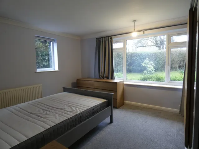 Queens Walk, Ealing, London, W5 1TG, photo 1