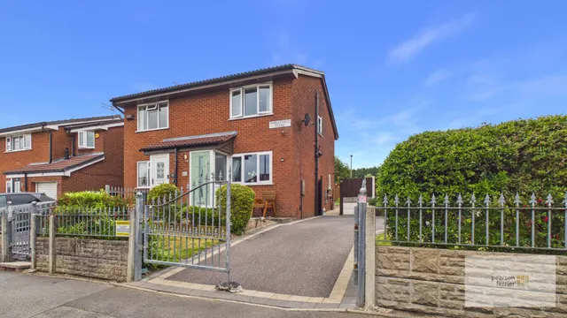 Wheatfield Close, Bury, BL9 6XD, photo 1